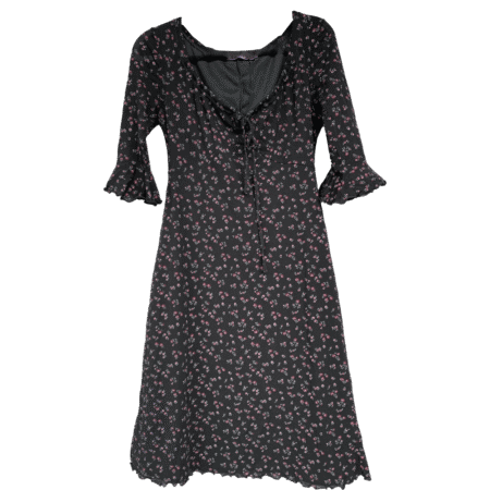 Robe noire fleurie à manches