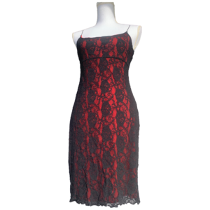 Robe rouge voile dentelle goth