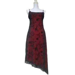 Robe rouge asymétrique fleurie goth